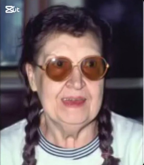 Manukyan da saçlarını örerdi