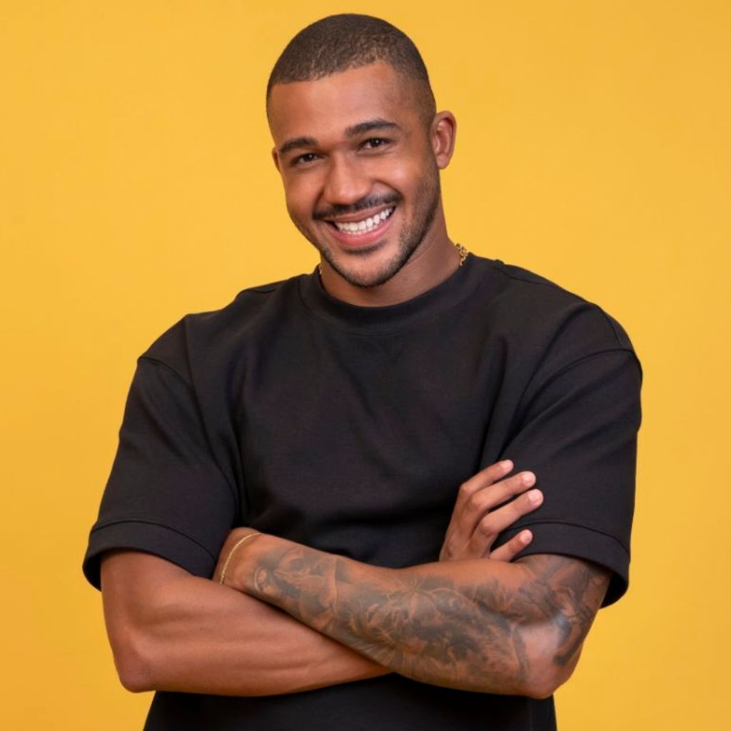 canalantenados's tweet image. 🚨 Matheus Moreira, do #BBB26, será investigado por homofobia dentro do reality da Globo. Ele foi denunciado ao Ministério Público de São Paulo na quinta-feira (22) por ter imitado, de forma pejorativa, os trejeitos de um homem gay. Até esta sexta-feira (23), a Globo ainda não…