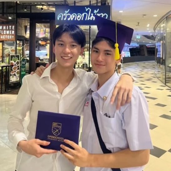 ionnoot's tweet image. #rryjinnn ; #chira_patt 
#ริวจินแพทจิ ; #ryujinpatji

does it ever                                          just how fast
drive you crazy                              the night changes