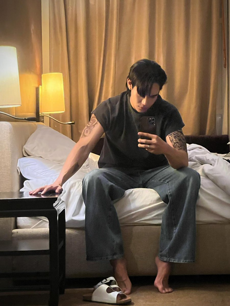 ppppatty_'s tweet photo. ชีนั่งส่องรูปพี่เงินในไอจี 
คฮ : หล่อมาก รอยสักถูกต้อง อุ้ยตายๆ ถูกต้องอ่ะ ชีไปคู่กับหล่อนทำไมอ่ะ
โอ๊ต : อ่าว! และจะต้องคู่ใคร คู่แก?
คฮ : I ไม่ O อ่ะ ชีควรคู่กับฉัน 

ในขณะที่คนสวยแย่งพี่เงินกัน ส่วนพี่เงินสวดมนต์นั่งสมาธิ เข้านอนละ

#ngernnn #oattrttt 
#เงินโอ๊ต #cooheart https://t.co/XFaeKa32WK