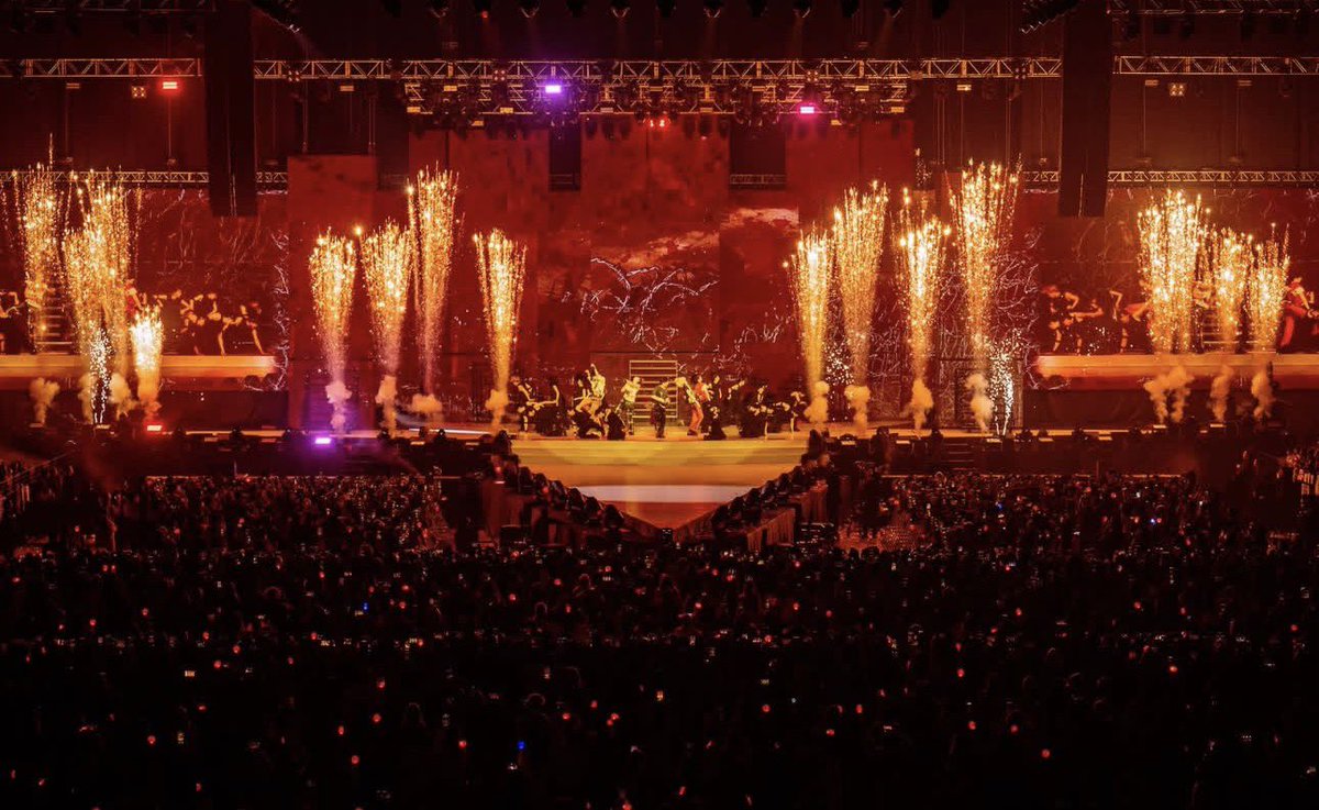 oreosoobs's tweet photo. people will say “txt flop” like girl while ur fandom is trying to claim txt’s song, txt is selling out domes https://t.co/6EVksTQTnd
