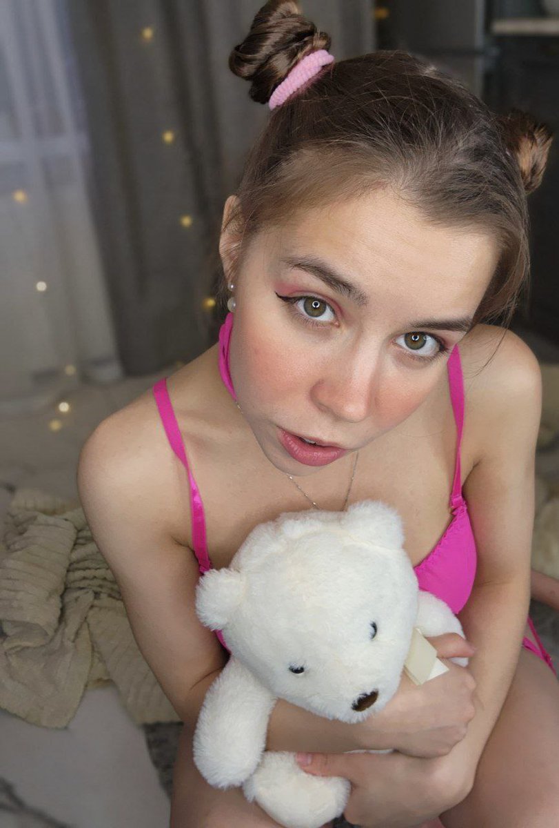 My DM is open guys ,come say hello and tell me where you are from ♥️♥️😘