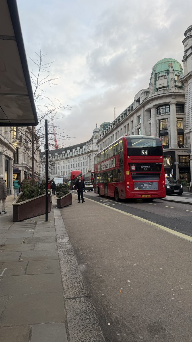 shixi07's tweet photo. London’s night 🇬🇧❤️‍🔥 https://t.co/gMunRxDlZf