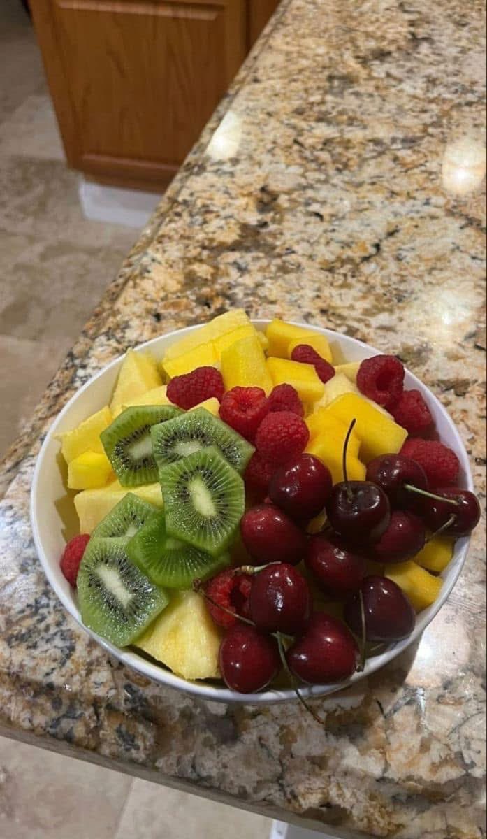 Y'al hollering over them spicy bowls, baby give me a fruit bowl any day 😝😂