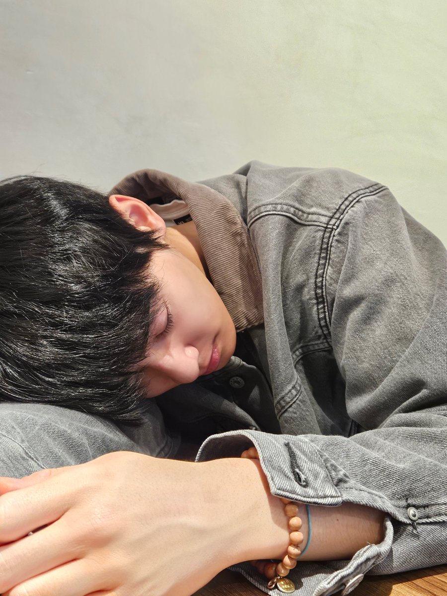 You know what makes me cry when I think of Eunwoo?
It's how I knew in my heart how kind and good hearted this man is but some are so quick to judge him.
This guy earned everything he has with years of hardwork and great effort, he have endured pain physically and emotionally for