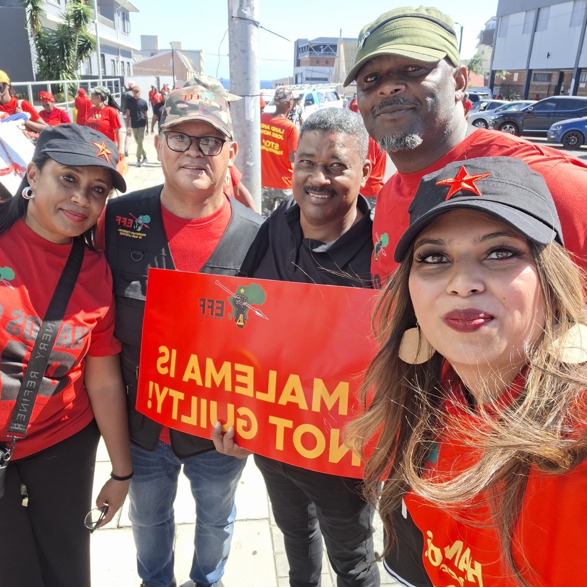 CassiemAishah's tweet image. #HandsOffJuliusMalema #eastlondon #EFF