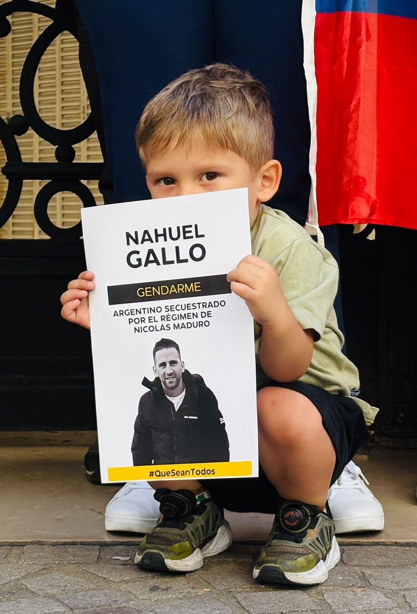 Nahuel Gallo 
Argentino
Secuestrado 
Por el régimen 

Su hijo necesita 
Crecer junto a el.

LIBERTAD ⛓️‍💥 
🆘🆘🆘

#QueSeanTodos
#LiberenATodos
#CierrenTODOSLosCentrosDeTortura
