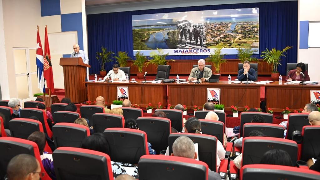 En Matanzas se celebra el Pleno Extraordinario del Comité Provincial del Partido, aquí estamos junto a <a href="/DiazCanelB/">Miguel Díaz-Canel Bermúdez</a> para desde el territorio y con la sabiduría colectiva generar soluciones a las problemáticas que vive la nación.#UnidosXCuba en el cumplimiento de las prioridades