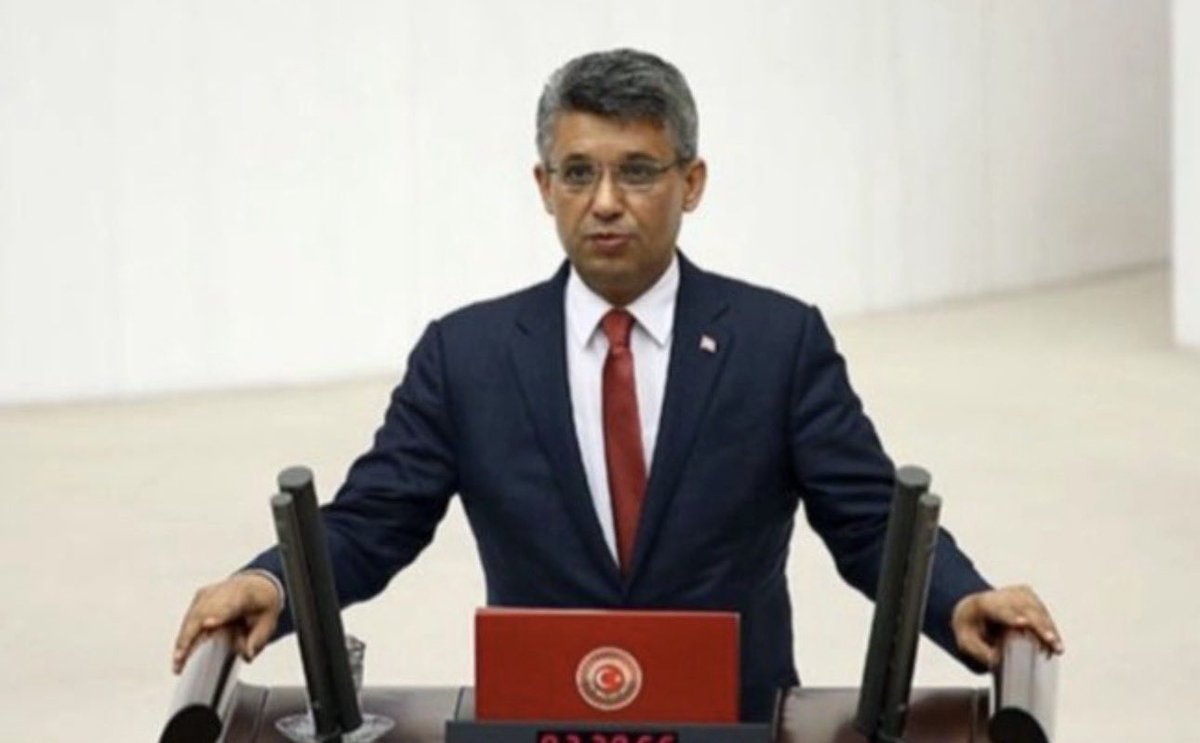 24, 25, 26 ve 27. Dönem Uşak Milletvekilimiz, kıymetli büyüğümüz Mehmet Altay’ın vefatını derin bir üzüntüyle öğrenmiş bulunmaktayız.
Merhuma Allah’tan rahmet; ailesine, yakınlarına ve AK Parti camiamıza başsağlığı ve sabır diliyorum.
Mekânı cennet olsun.