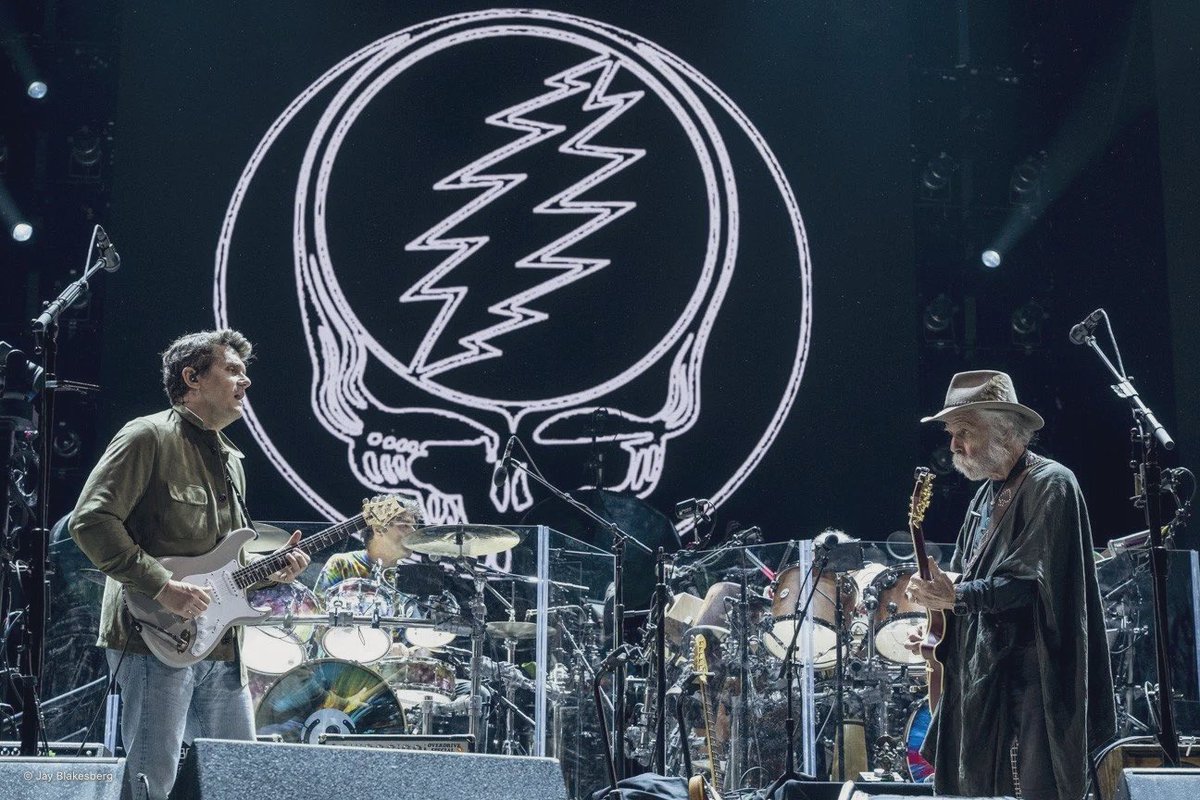 RyanBusillo's tweet image. Cosmic brothers.

Born on the same day 30 years apart.

Bob, who carried the torch for the last 30.

John, who will carry it for the next 30.