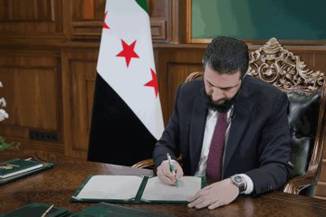 ghrybalzman15's tweet photo. عندما يكون الرئيس واحد والجيش واحد ويكون الرئيس يحب وطنه وشعبه والشعب يحب رئيسه والجيش يحمى الوطن المواطن تنتهي كل المشاريع الانفصالية والمشاريع الخارجية فهل حقنا يقتدوا بسوريا وهل نحظى برئيس وجيش مثلهم ام لا لاننا نرى الاتجاهات الى الان لا تبشر بخير خذوا العبرة من هذا القائد 👇🏻 https://t.co/16iThSCDa9