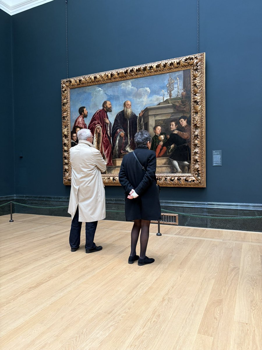 De mayor quiero envejecer así, con estilo y con ganas de seguir yendo de museos.