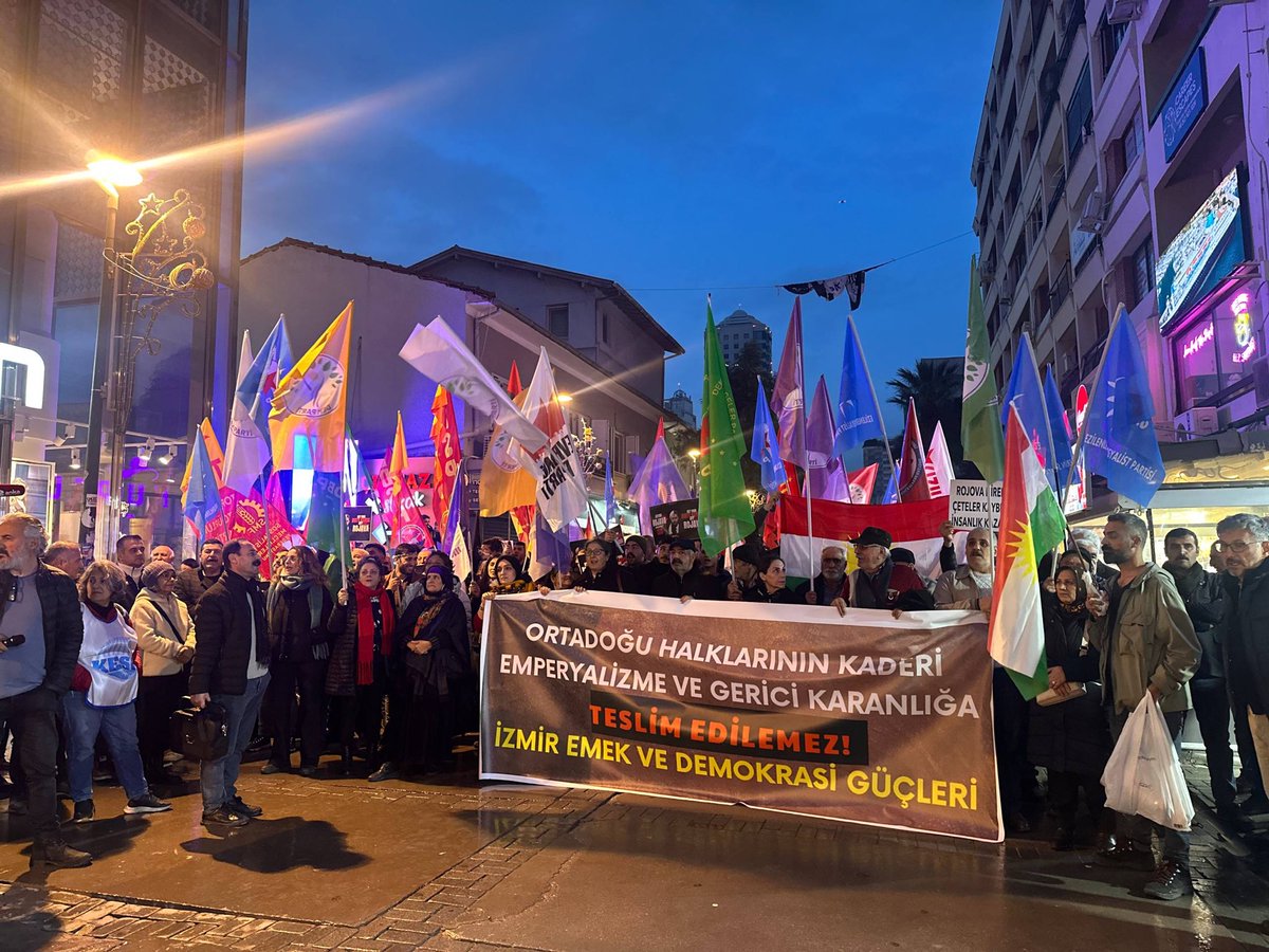 İzmir emek ve demokrasi güçlerinin çağrısıyla, Suriye’de Kürt halkına yönelik saldırılara karşı düzenlenen basın açıklamasına katıldık. 

Suriye’de halkların kaderi emperyalist destekli HTŞ çetelerinin karanlığına teslim edilemez.

📍İzmir