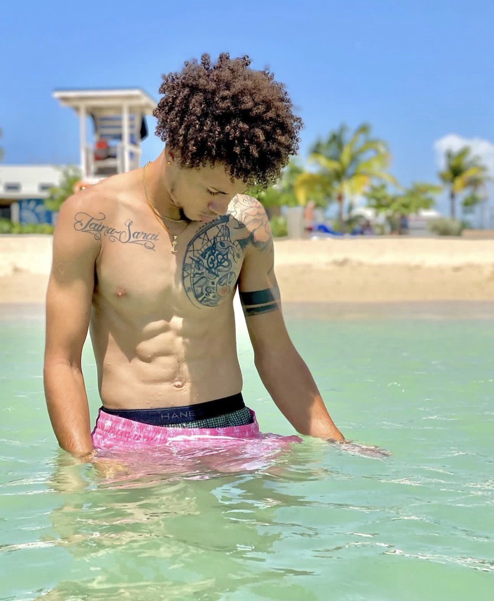 Cute_boysJA's tweet photo. Bwoy buddy Thick and nice yf 🍆💦😩

500 likes and I’ll drop his file 😉 https://t.co/BZ8FqvGbKh