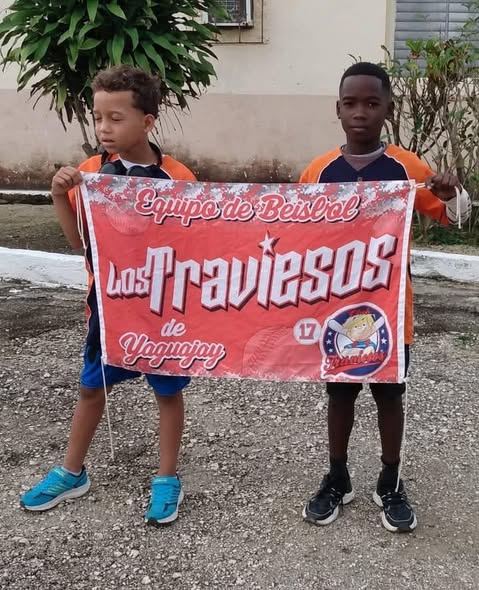 Equipo de beisbol de la categoría 9-10 años de #Yaguajay parte a #SanctiSpíritusEnMarcha para participar en el evento provincial de su modalidad. #CubaEsDeporte #InderCuba <a href="/DeivyPrezMartn1/">Deivy Pérez Martín</a> <a href="/milian_mileydi/">Mileydi Milian</a> <a href="/RadioYagNews/">RadioYaguajay(News)</a> <a href="/AlexisLorente74/">Alexis Lorente Jiménez</a> <a href="/DiazCanelB/">Miguel Díaz-Canel Bermúdez</a> <a href="/JasielCarballo/">Jasiel Carballo</a> <a href="/AndreiArmasBra6/">Andrei Armas Bravo</a>