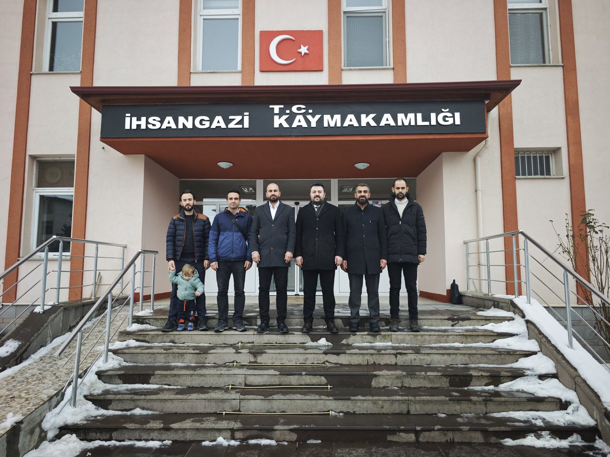 OnenSelim's tweet photo. İhsangazi İlçe Milli Eğitim müdürü Ferhat Kazoğlu hocamıza yeni görevi vesilesi ile hayırlı olsun ziyaretinde bulunduk.
Yaptığımız ve yapacağımıza çalışmalar hakkında istişarelerde bulunup Değerli hocamıza başarılar diledik. https://t.co/1rfNY16ScH