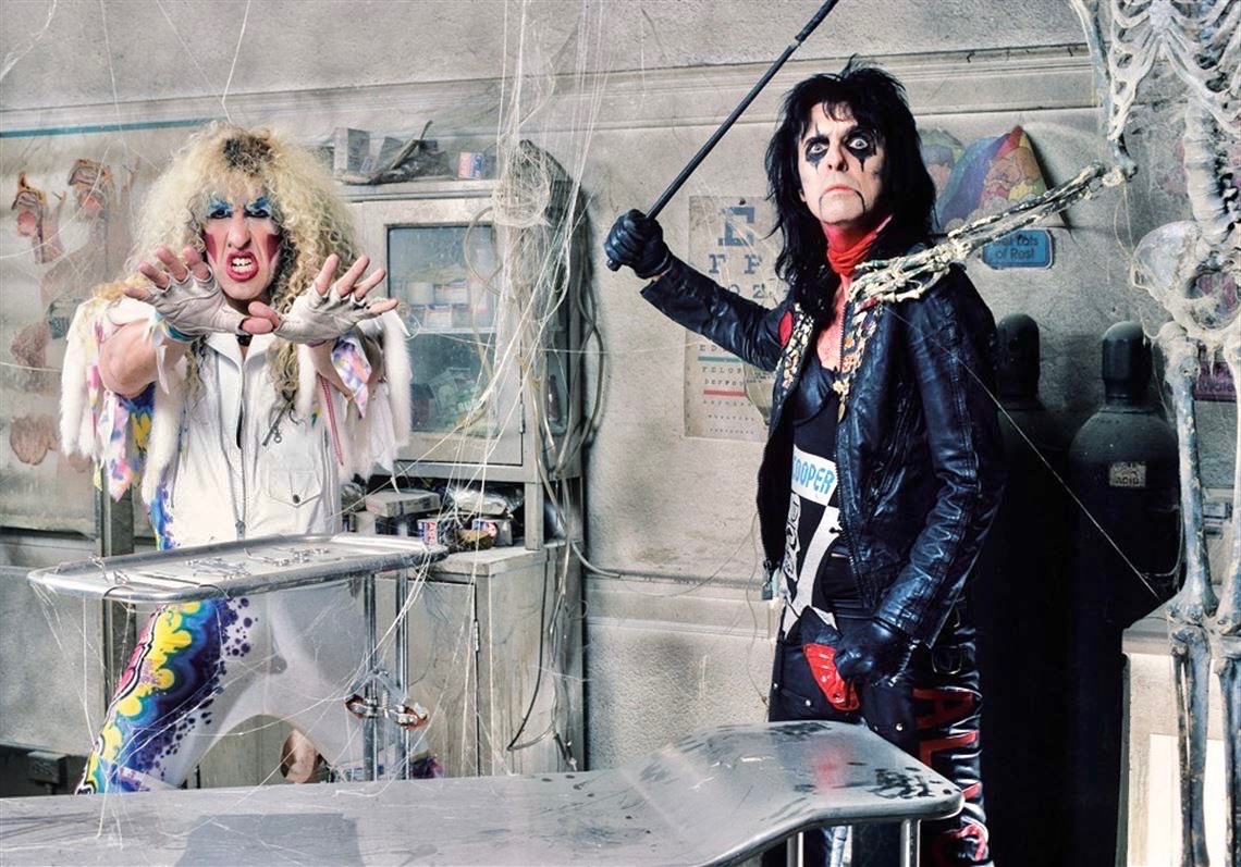 EugWSerra's tweet photo. Wishing Dee Snider a very twisted birthday today! #DeeSnider #TwistedSister #BeChroolToYourScuel #Strangeland #CaptainHowdy #Holliston https://t.co/eDSu2U6VrF
