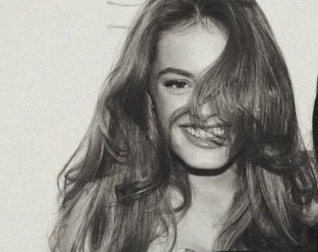 un par de siglos atrás los hombres hubieran desatado una guerra por esta mujer