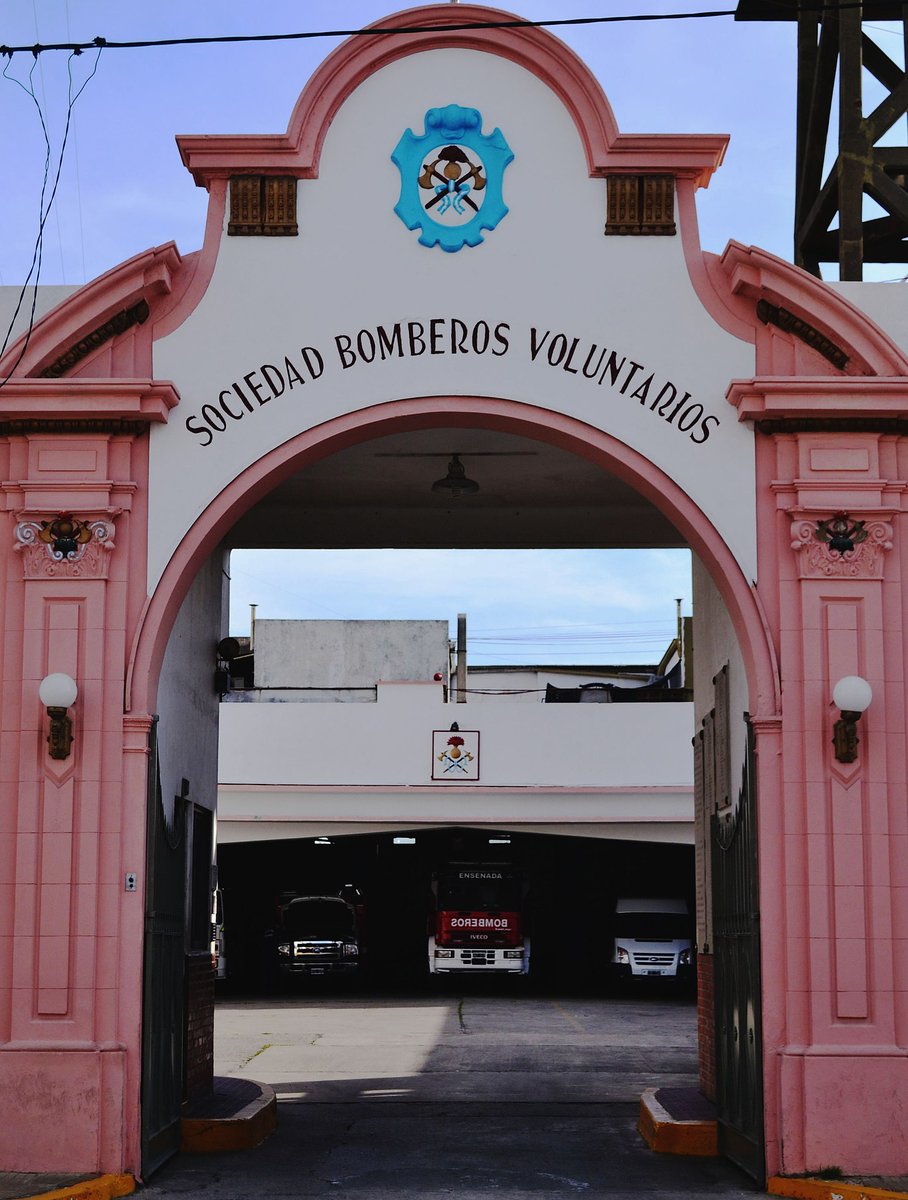 Mi saludo a la Asociación de Bomberos Voluntarios de Ensenada al cumplirse 130 años de su creación. Institución histórica y pionera que, desde hace más de un siglo, encarna los valores más nobles de la vocación de servicio, solidaridad y el compromiso permanente con la comunidad.