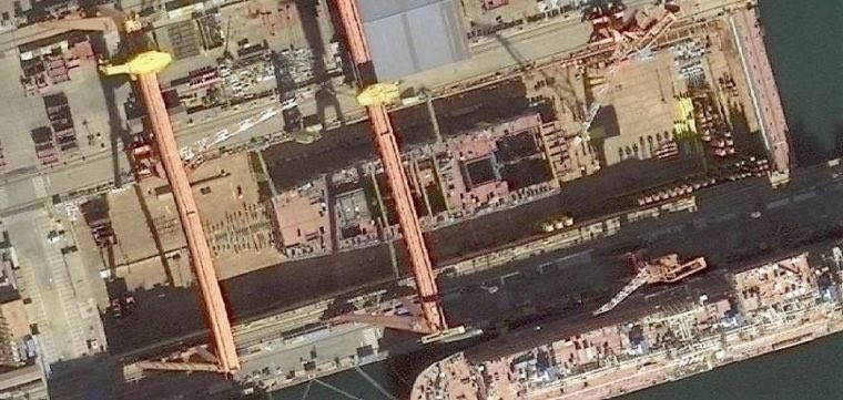 _X_Vec's tweet photo. Satellite imagery confirms China is building a super carrier rivaling Ford in size and tonnage. It is likely nuclear powered as well. Another reason why America needs to step up its game in the ship building industry (ie Huntington Ingalls) https://t.co/OmE4lmWqwc