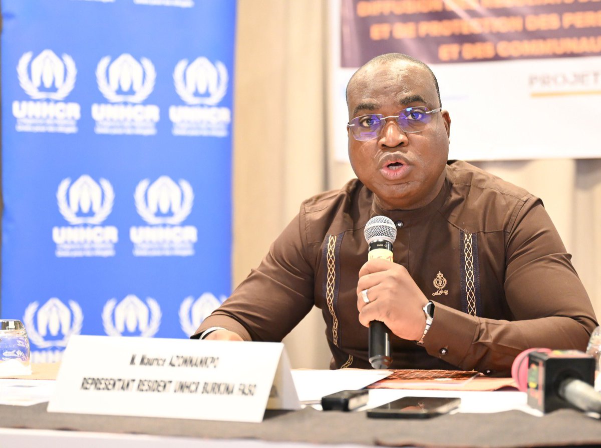 MauriceAz's tweet image. Honoré d’avoir co-présidé l’atelier de diffusion des résultats de l’Enquête socioéconomique INSD–HCR sur les #PDI et communautés hôtes au 🇧🇫. J’ai réaffirmé l’importance de données probantes pour orienter nos actions, renforcer la résilience des populations à travers des réponses…