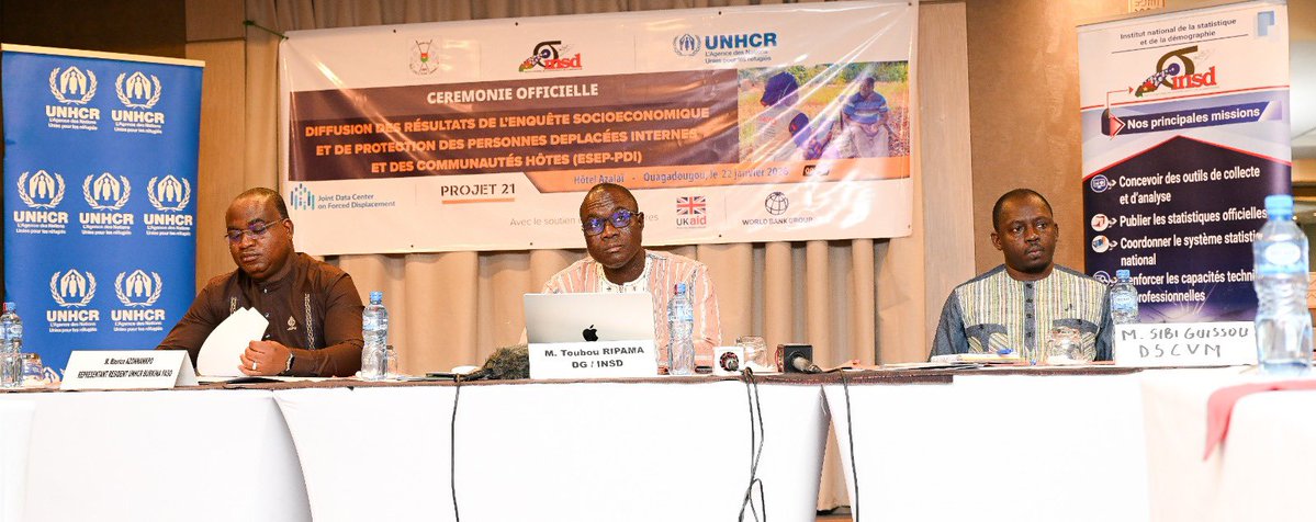 MauriceAz's tweet image. Honoré d’avoir co-présidé l’atelier de diffusion des résultats de l’Enquête socioéconomique INSD–HCR sur les #PDI et communautés hôtes au 🇧🇫. J’ai réaffirmé l’importance de données probantes pour orienter nos actions, renforcer la résilience des populations à travers des réponses…