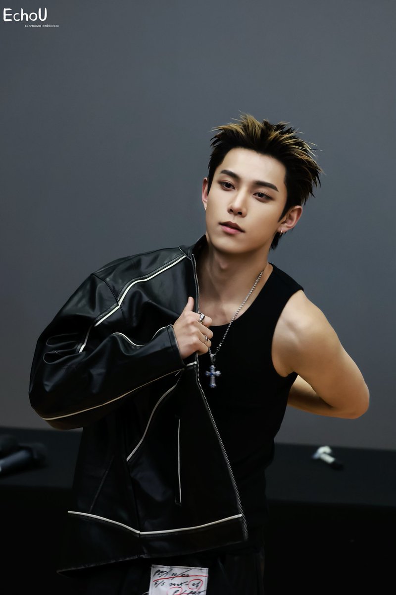 EchoU_6's tweet image. 20260123 팬싸인회

사진 감상하기전에 주변을 확인해 주세요~
혼자 감상하는 걸 추천드립니다!

#LNGSHOT #롱샷 #RYUL #률