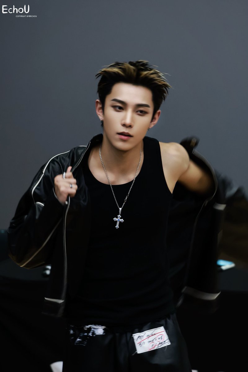 EchoU_6's tweet image. 20260123 팬싸인회

사진 감상하기전에 주변을 확인해 주세요~
혼자 감상하는 걸 추천드립니다!

#LNGSHOT #롱샷 #RYUL #률