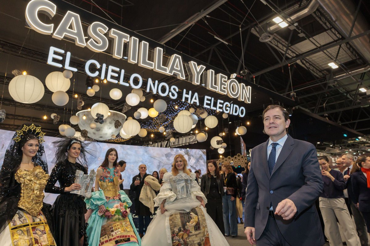 ELEGIDOS POR LA GLORIA
Lo crean,  o no, está es la fotografía que ha elegido hoy la <a href="/jcyl/">Junta de Castilla y León</a> para promocionar en redes  su stand de #FITUR2026 
El cielo le ha elegido. Entre vírgenes y ovaciones avanza camino del eclipse
🤦‍♀️