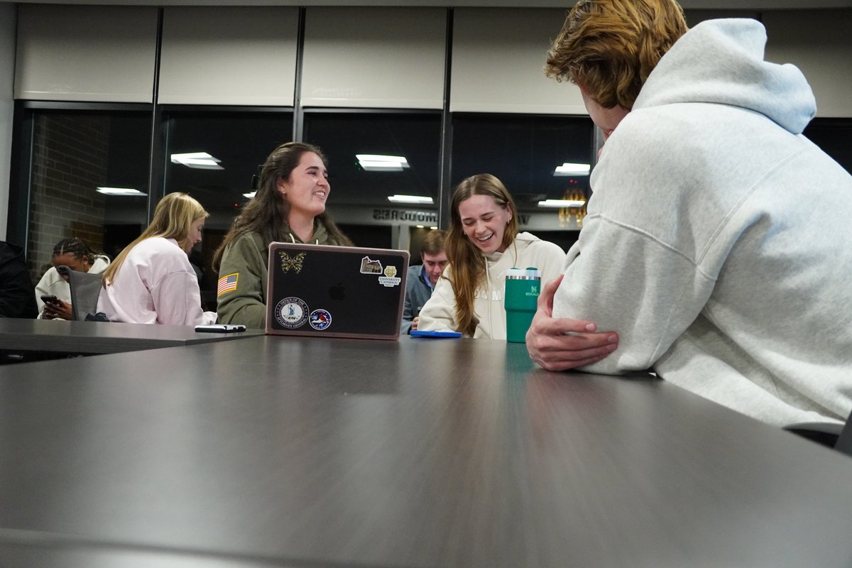 VandySuccess's tweet image. Our first SAAC meeting of the semester set the tone—bringing student-athlete voices together, building connections, and working collectively to make an impact. 

Excited for what’s ahead as we continue to lead, serve, and grow together! 

#AnchorDown