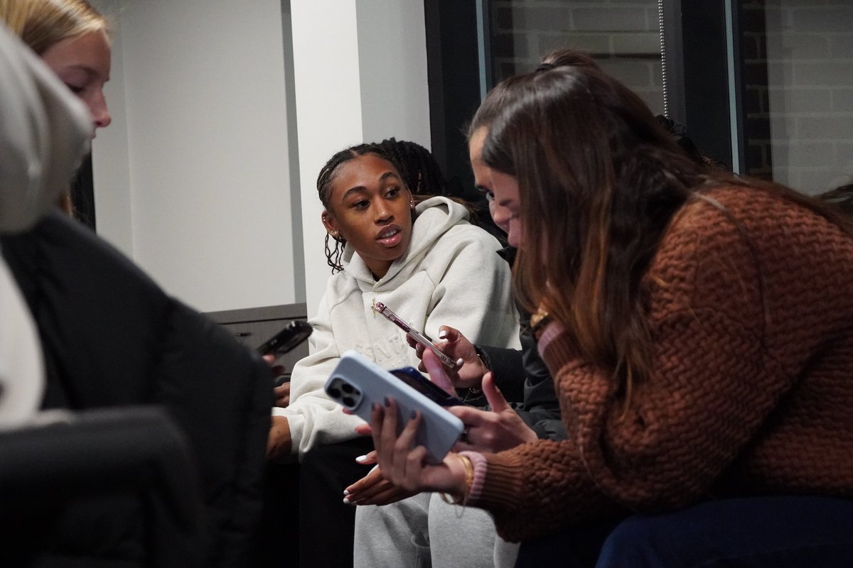 VandySuccess's tweet image. Our first SAAC meeting of the semester set the tone—bringing student-athlete voices together, building connections, and working collectively to make an impact. 

Excited for what’s ahead as we continue to lead, serve, and grow together! 

#AnchorDown