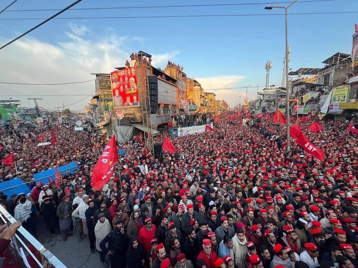 AsgharAchakzaii's tweet photo. عوامی نیشنل پارٹی خیبرپختونخواکےزیرِاہتمام فخرِافغان باچاخان کی 38ویں اورقائدِجمہوریت خان عبدالولی خان کی20ویں برسی کےموقع پر چارسدہ میں ایک عظیم الشان جلسۂ عام کےانعقادپر
بنیادی یونٹوں سےلےکر ویلیج کونسل، تپہ،تحصیل،ضلع، صوبہ اورمرکزی سطح تک تمام تنظیمی ذمہ داران،پارٹی ورکرزاورچارسدہ کےغیورعوام کوعوامی نیشنل پارٹی بلوچستان کی جانب سے دلی مبارکباد اورسرخ سلام
