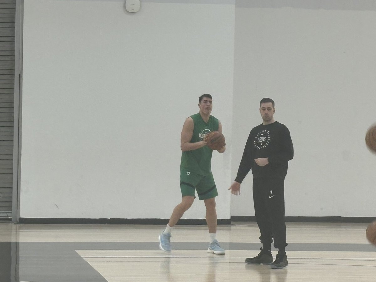 RealBobManning's tweet image. Sights at Celtics shoot 🏀 in NYC. 

Minott continuing to work back. Another Tatum workout.