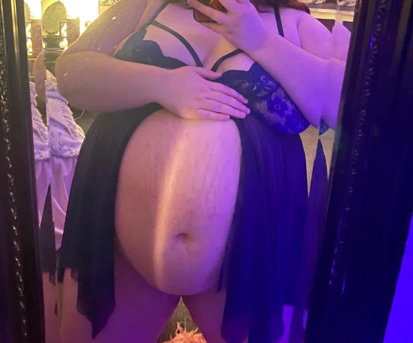 Big Belly Preggos 🤰🏻 22k tweet media