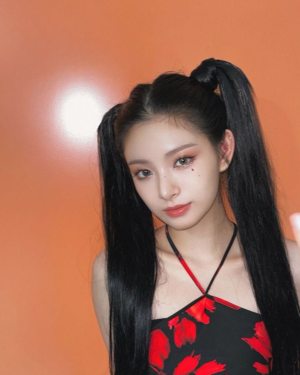 MOTHER                               DAUGHTER