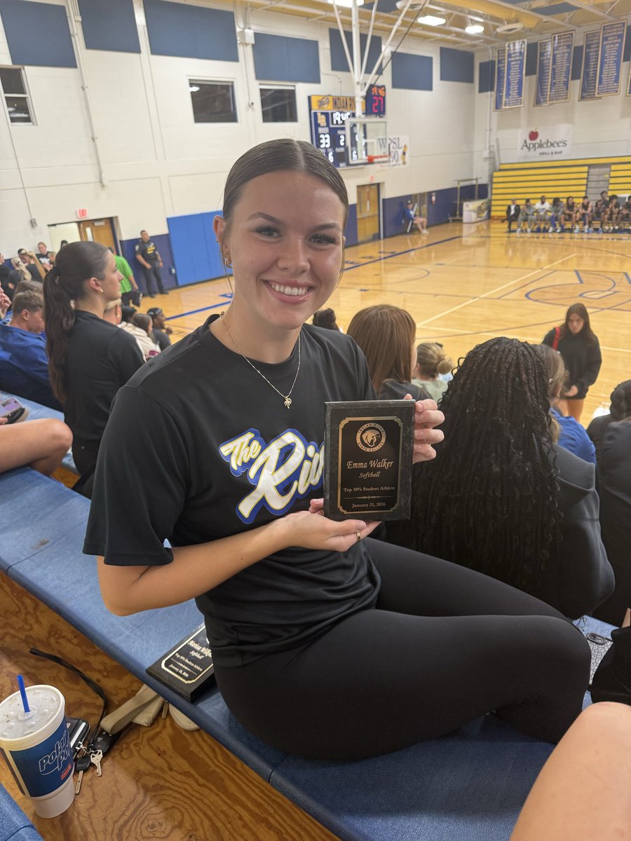 EmmaWa1ker's tweet photo. Top 10% Student Athlete award!! I’m proud to say I was 1 of 24 athletes at IRSC to be given this award, achieving a 4.0 GPA in the first semester! Congrats to my teammates for also being recipients, as 6 of us on the softball team accomplished this! @IrscSoftball https://t.co/co4PnS9sAy