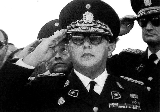 El 23 de enero se conmemora el día que los zurdos adecos y copeyanos derrocaron al tipo que quería hacer de Venezuela un país grande y digno. 

El gran error de Marcos Perez Jimenez fue haber entregado el poder y no haber metido a la cárcel a todos los comunistas trasnochados.