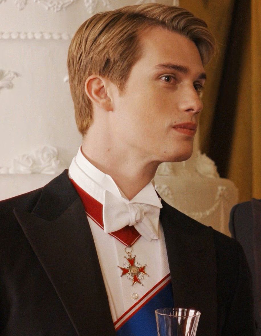 henryscdiaz's tweet image. when they ask for the most goated mother and son casting of all time and lena as catherine and nicholas as henry walk in the room