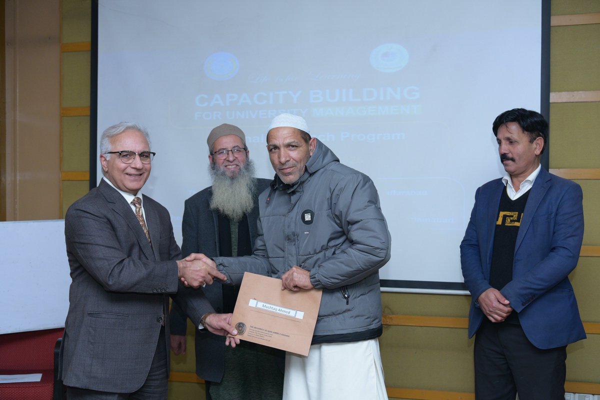 UAJK_Official's tweet photo. @UAJK_Official salutes its unsung heroes! 👏 Supporting staff played a key role in making NOPM a success. Certificates of appreciation presented in recognition of their dedication. #UAJK #NOPM #Teamwork #HigherEducation https://t.co/fID47WJ17O