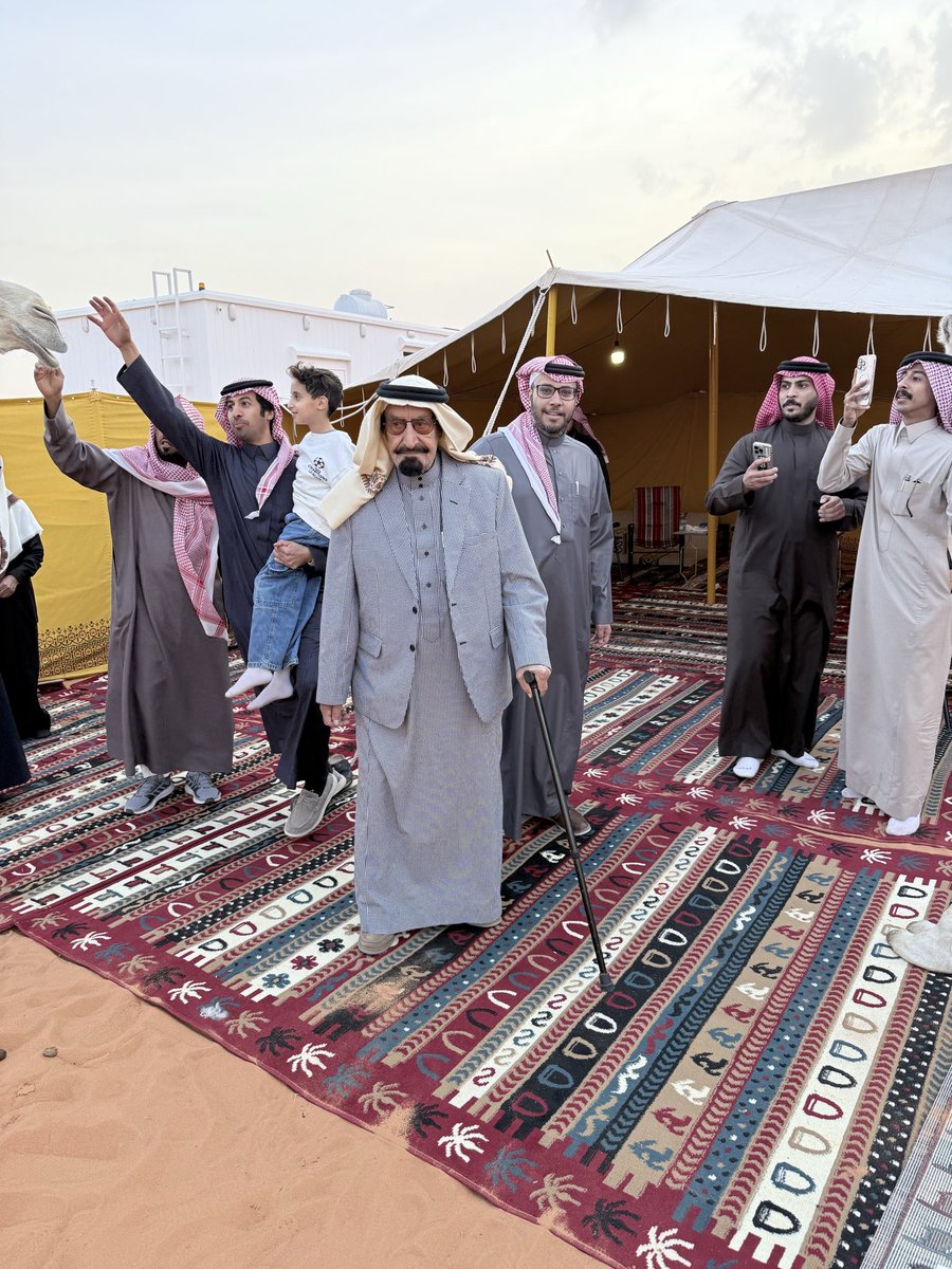 تشرفنا اليوم بزيارة ال سعدون الكرام بمخيمهم العامر بالصمان. 
و ذلك بدعوة كريمة من الشيخ بندر بن سلطان بن عزيز #السعدون حفظه الله. 
#نهار_بن_عريعر 
#المنتفق