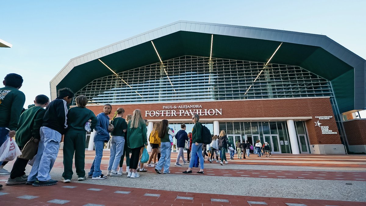 BaylorAthletics's tweet image. With winter weather expected in Central Texas, bus transportation options will be available for tomorrow’s @BaylorMBB game 🚌🏀

📍 Student pick-up location: Penland Hall starting at 3:30 p.m.
📍 Fan &amp;amp; staff pick-up location: Ferrell Center starting at 1 p.m.

Both buses will run…