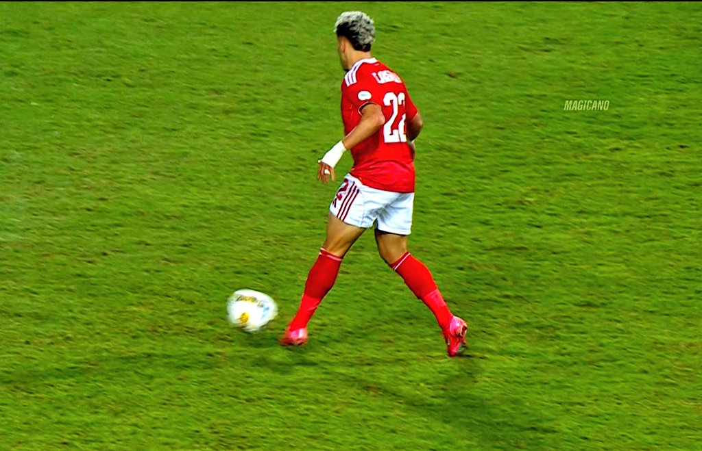 حد يقدر يقولي اسم لاعب واحد في مصر يقدر برجله القوية يعمل الي امام عمله برجله الضعيفه؟