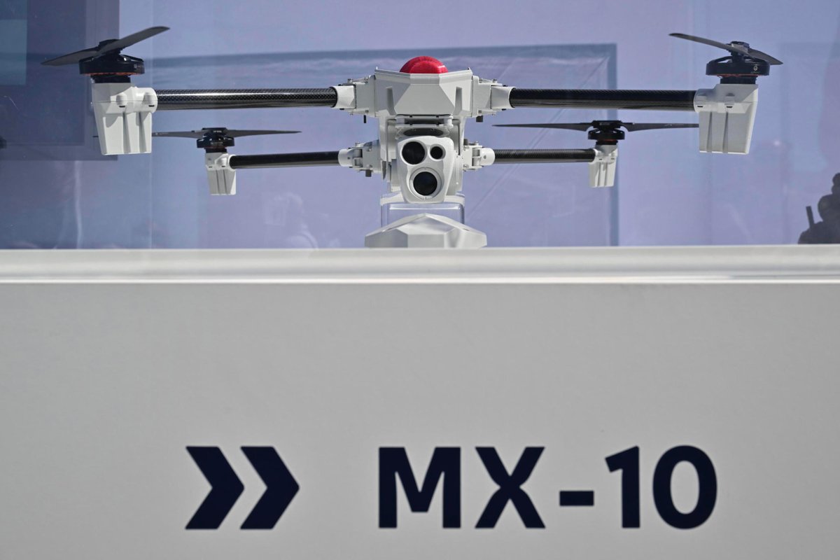 La munition téléopérée #DAMOCLES, développée par KNDS France et DELAIR, est qualifiée par la <a href="/DGA/">Direction générale de l'armement 🇫🇷</a> après 10 tirs pour 10 réussites.
Les premières livraisons aux forces ont débuté en décembre 2025, un délai record pour un programme notifié à l’été 2024.
Une capacité souveraine