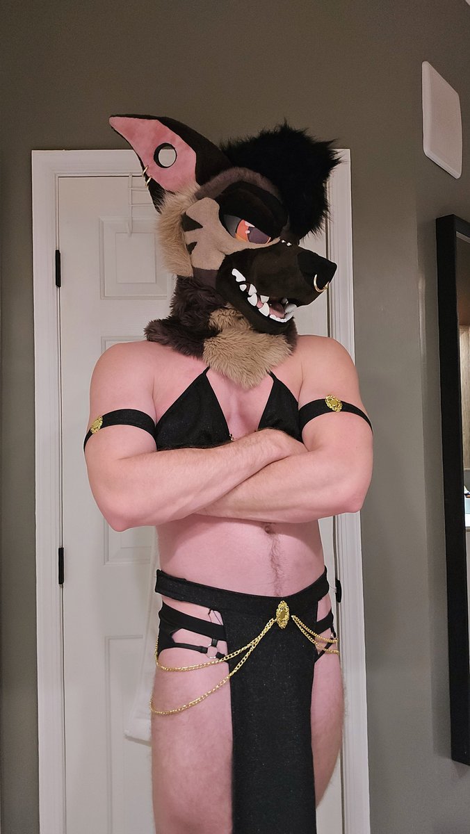 Cougs_irl's tweet photo. You had your fun, now give me my clothes back 👿... no I won't do the dance. https://t.co/XTMSK6GY8k