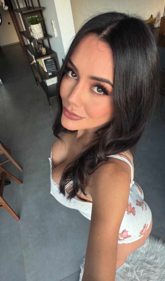 say yes for a special DM 💌 (real not fake)