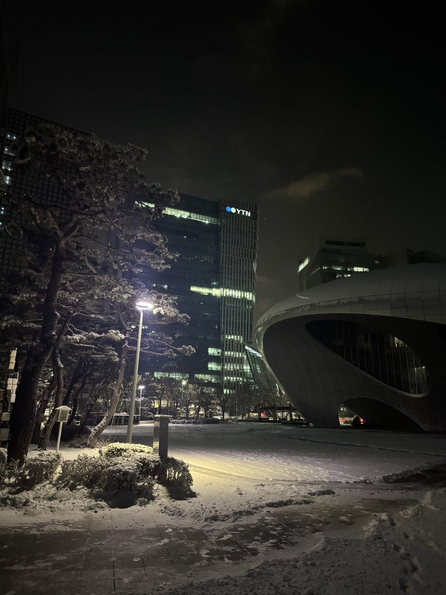 LNGSHOT4sho's tweet image. [TEAM LNGSHOT] 260124 MBC 쇼! 음악중심 인원체크 안내 

➡️ 1번 ~ 100번 -&amp;gt; 3:00AM (KST)
➡️ 101번 ~ 200번 -&amp;gt; 4:00AM (KST)
➡️ 201번 ~ 300번 -&amp;gt; 5:00AM (KST)
➡️ 301번 ~ 400번, 지각 -&amp;gt; 6:00AM (KST)

📍 상암동 MBC 신사옥 공개홀

#LNGSHOT #SHOTCALLERS
#MOREVISION