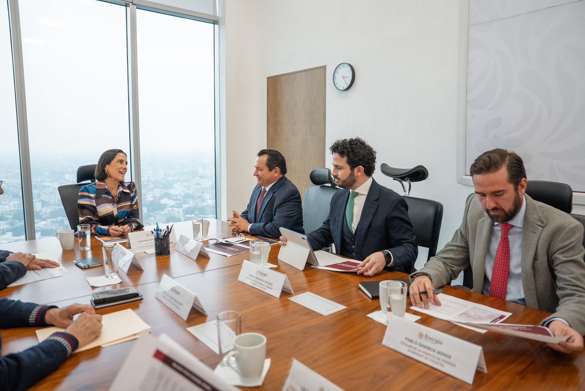 Acompañamos al Gobernador <a href="/huachodiazmena/">Joaquín Díaz Mena</a> en una reunión de trabajo con la Secretaria de Energía, Luz Elena González, para dar seguimiento a proyectos de inversión pública y privada en materia energética.

Agradecemos y reconocemos las atenciones y el acompañamiento del Gobierno