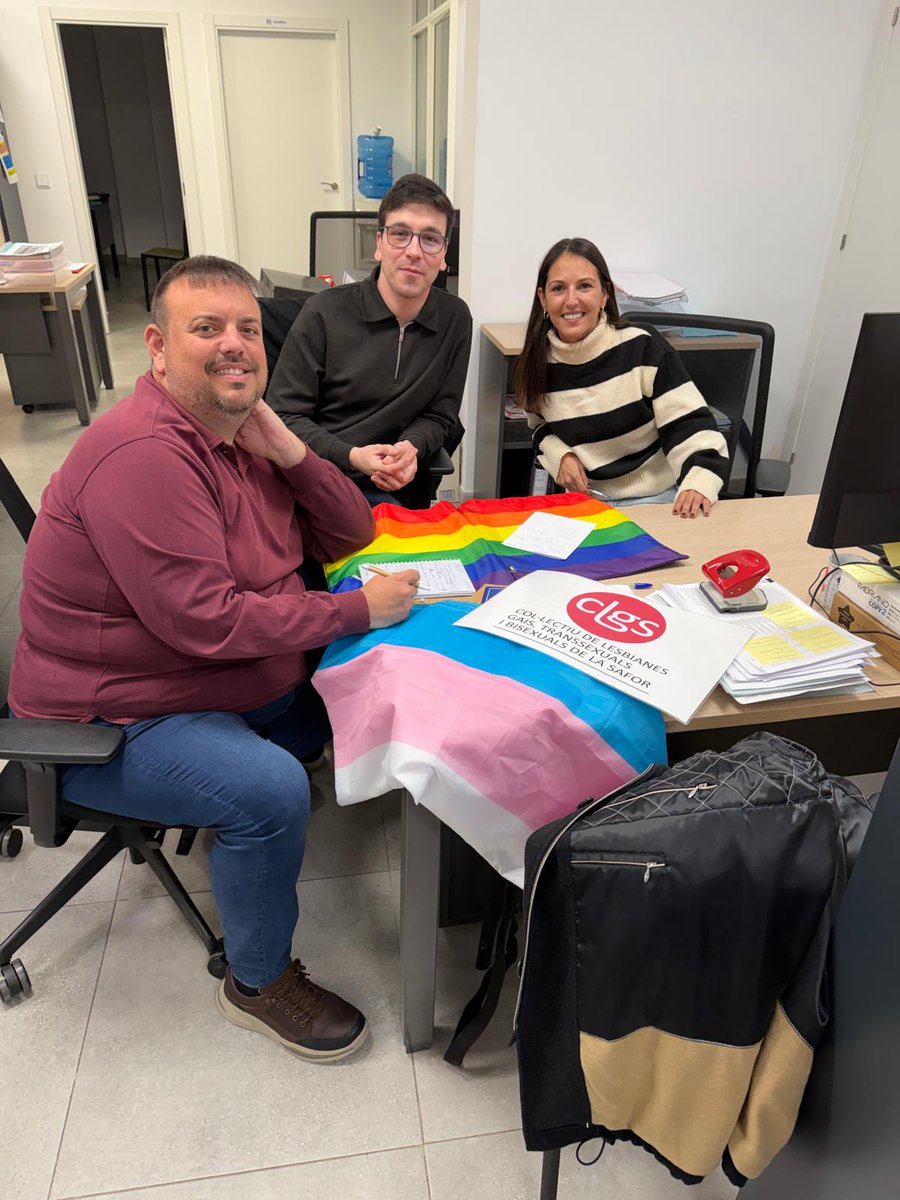 CLGS_SAFOR's tweet image. Reunió amb la regidora de Diversitat de Benifairó de la Valldigna, Sara Vercher, per concretar el programa d'activitats de 2026 sobre diversitat LGTBIQ+. #OrgullRural #BenifairóOrgullosa #ValldignaOrgullosa #activisme #fentcomarca 🏳️‍🌈🏳️‍⚧️🏳️‍🌈🏳️‍⚧️