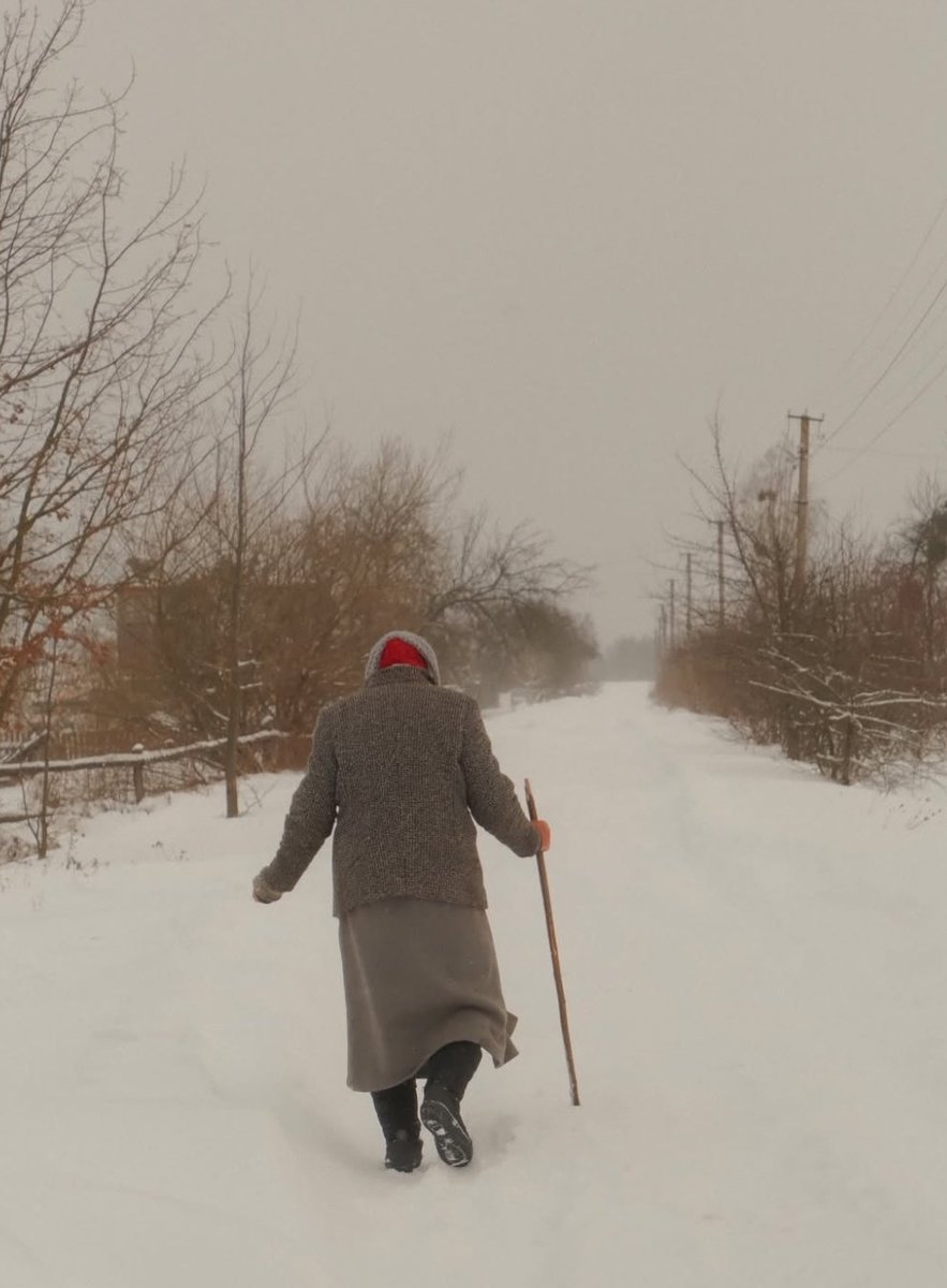 Lyla_lilas's tweet photo. ❤️A young woman living in a village near Zhytomyr shared a moving message about her grandmother: 

" It's -15 outside.

The snow has drifted so high you can't get through. The streets haven't been cleared.

We are at my parents' place.

Grandmother: 'Someone come out, I'm bringing deruny (potato pancakes).'

Us: "But Grandma, who makes deruny first thing in the morning? 
It's so much work and hassle..."

It doesn't work, she doesn't listen.

I go outside; there is Grandma with her walking stick, making her way through the snowdrifts, carrying a bag.

Inside is a pot of still-hot deruny, another separate pot of mashed potatoes, and a little jar of sour cream.

I took them, tears in my eyes.

Will we have that much love in us when we become grandmothers?"

❤️

Source: Selo_and_soul