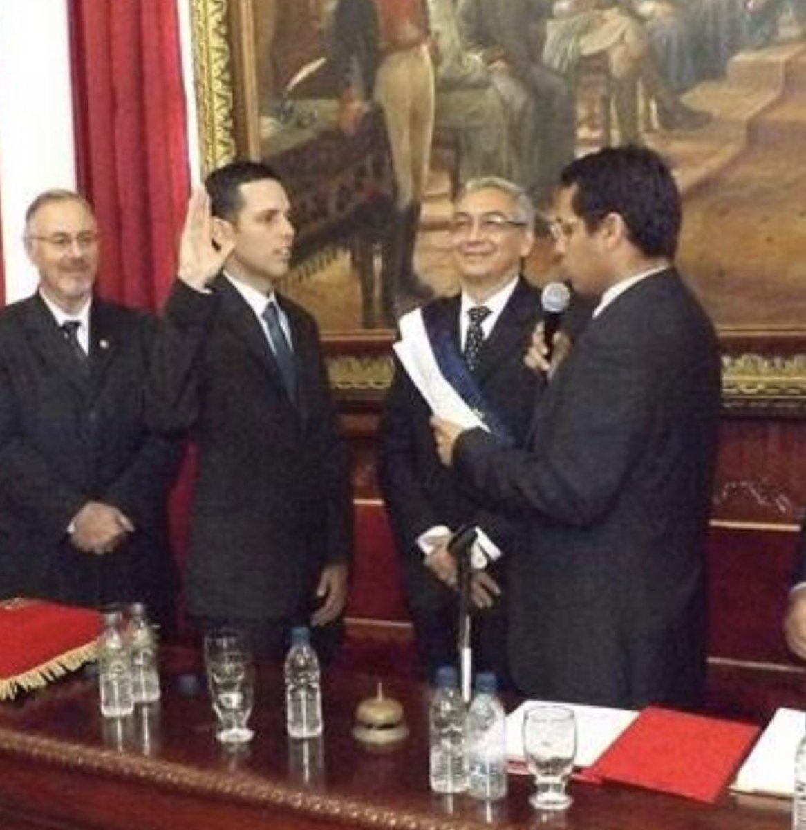 EdinsonFerrerA's tweet image. Recibimos la noticia de la detención de Carlos García por parte de ICE, en Estados Unidos. 
Carlos García fue nuestro Alcalde de Mérida y fue la persecución política  lo que lo obligó a irse. 
Al igual que muchos justicieros,tuvo que dejarlo todo y comenzar de cero en otro país.